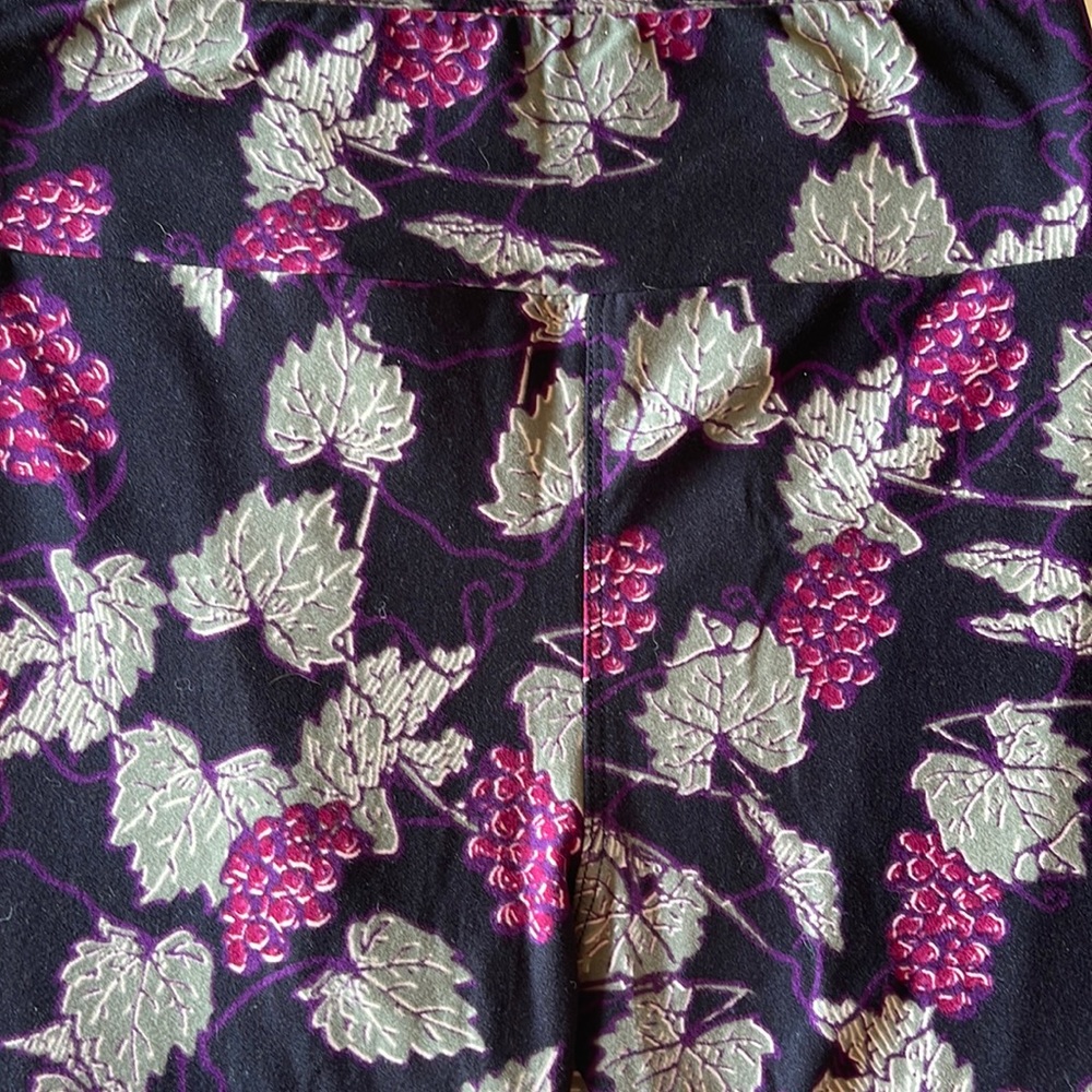 LulaRoe Grape Vine Leggings OS